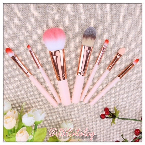 🎉HP🎉 NEW Set of 7 Makeup Brushes + FREE Pouch - Picture 2 of 7